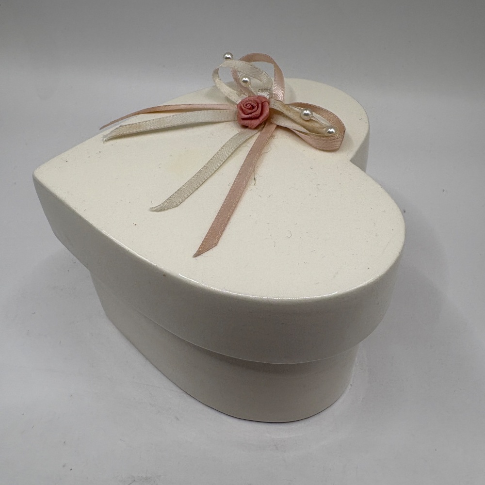 Heart Shaped Ceramic Trinket Box - Picture 4 of 4